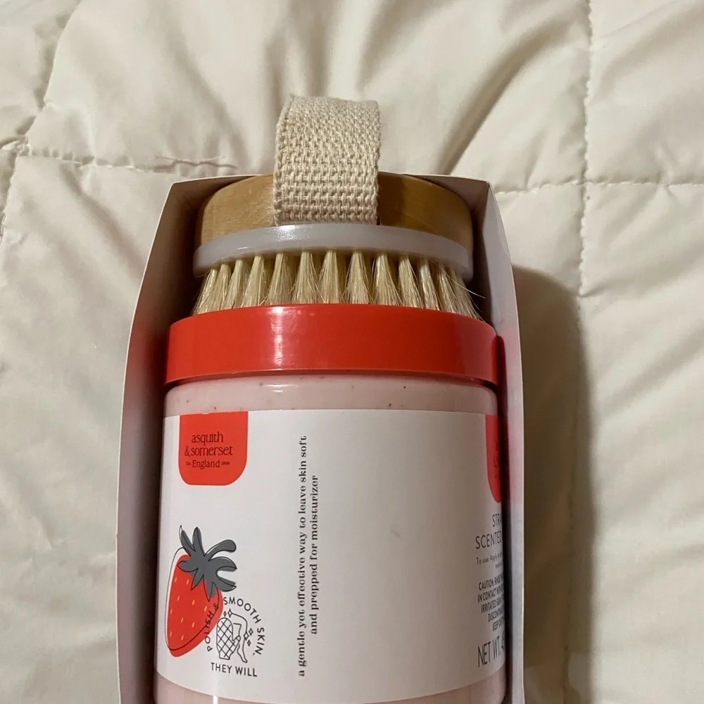 Asquith & Somerset Strawberry Scrub & Exfoliating Brush